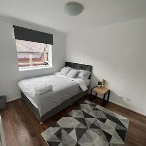 https://canary-wharf-haven-spacious-homely-entire-1-bedroom-flat.brighton-hotels-england.com